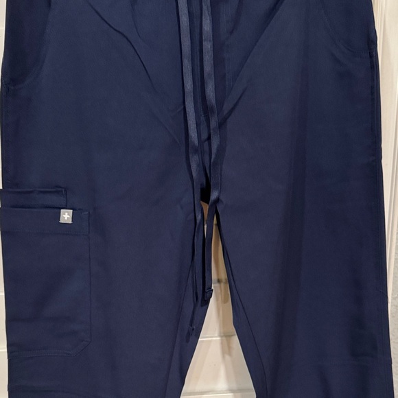 Figs Women's Navy Cropped Top and Ankle Pants Set - Picture 7 of 11